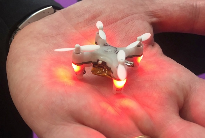 Cea mai mica drona din lume prezentata de Revell Drona Miniatura Revell
