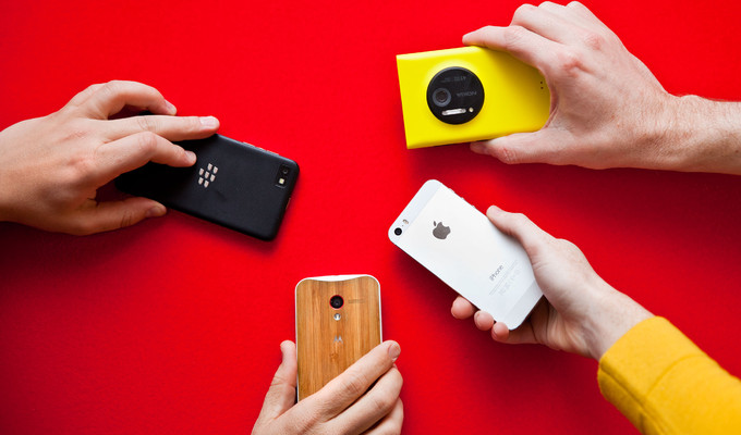 Vanzarile de telefoane au ajuns la 1,2 miliarde anul trecut Smartphone