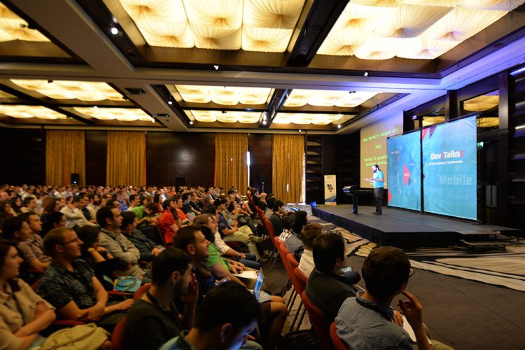 Maine are loc evenimentul DevTalks dedicat dezvoltatorilor si specialistilor IT DevTalks