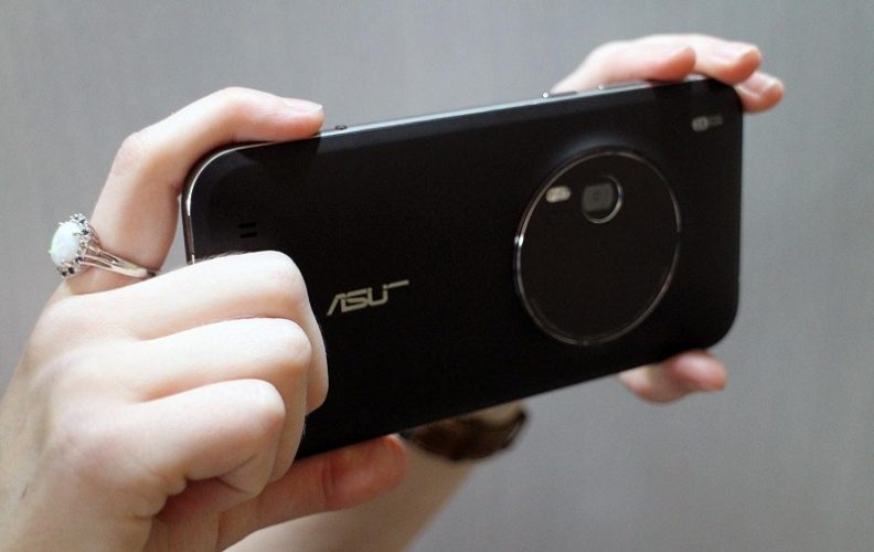 ASUS a lansat noul smartphone ZenFone Zoom Asus ZenFone Zoom