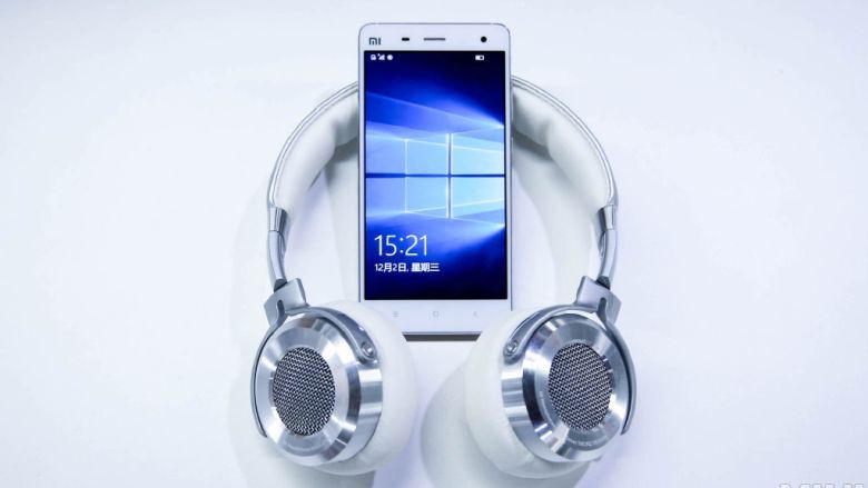 Windows 10 este gata pentru Xiaomi Mi4 LTE Xiaomi Mi4 cu Windows 10