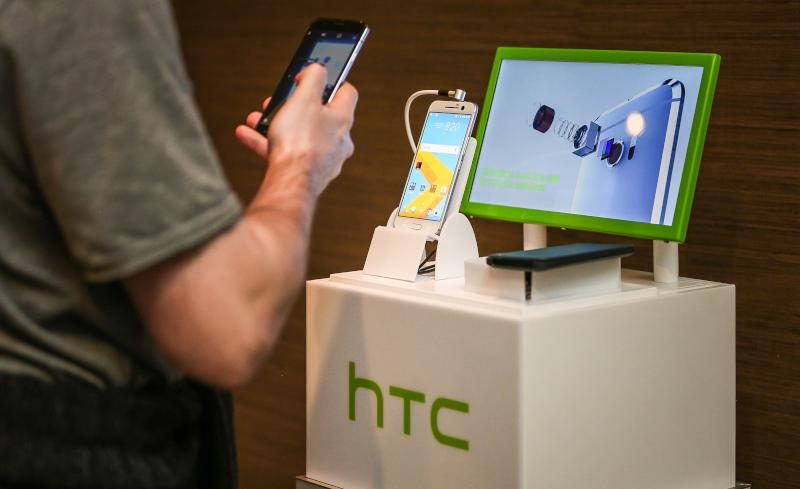 HTC a lansat noul HTC 10 în România HTC 10