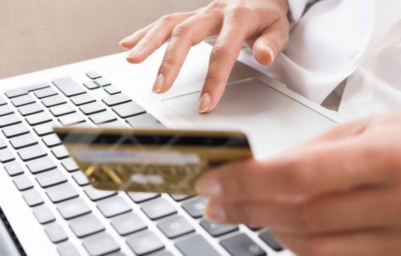 Creșteri cu aproape 60% ale plăților online prin card în primele trei trimestre ale anului 2016 Plata online cu cardul
