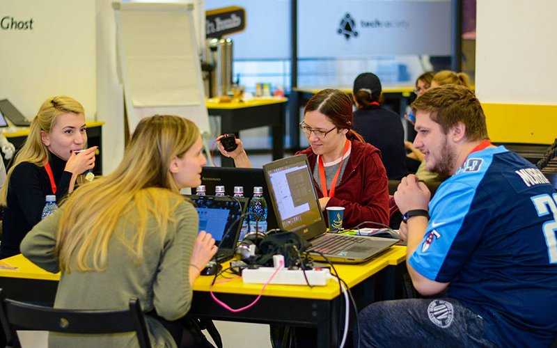 Au început înscrierile la programul de pre-accelerare StepFWD StepFWD