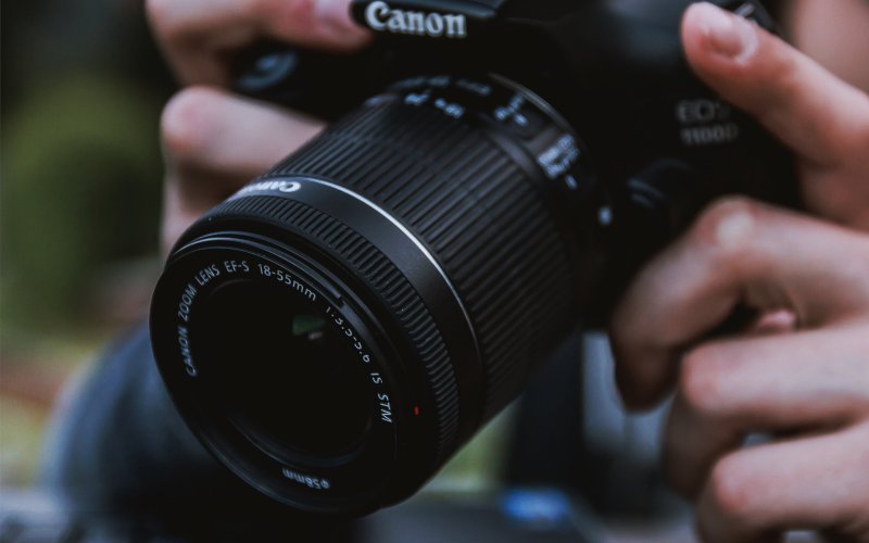 Aparat foto DSLR Canon