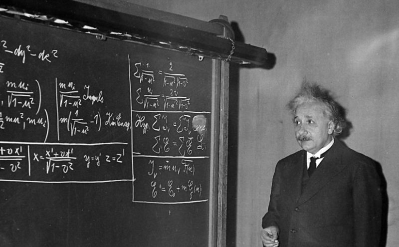 Albert Einstein predând