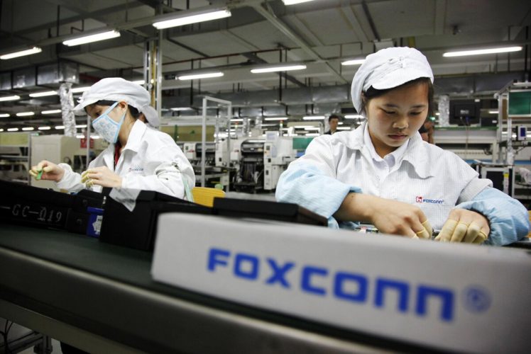 China Foxconn, cea mai mare fabrică din lume, cu peste un milion de angajați, și-a oprit activitatea. Toată tehnologia lumii este asamblată aici