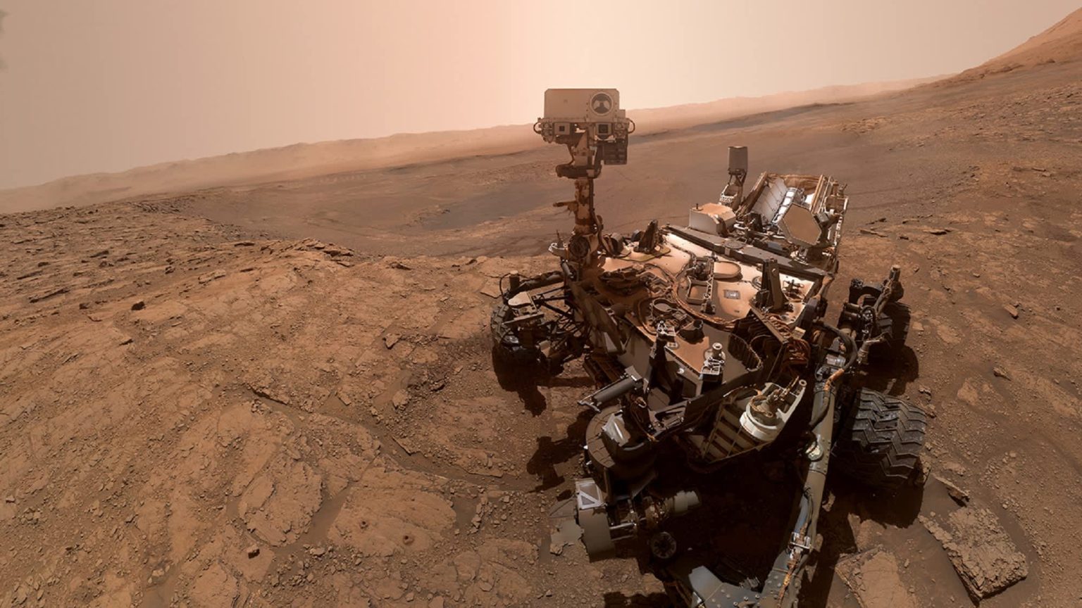 Curiosity, roverul proiectat pentru a explora craterul Gale de pe Marte, ar fi descoperit o „poartă extraterestră” în misiunea sa