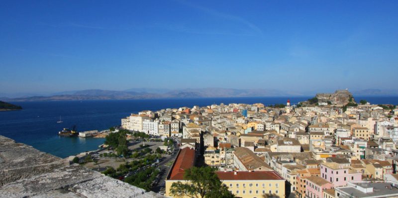 Corfu este un paradis cu ape albastre