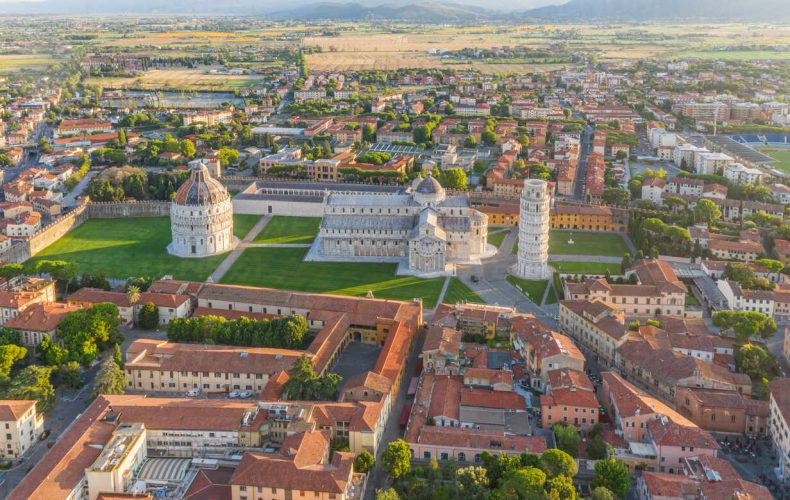 Pisa este situat în regiunea Toscana din centrul Italiei