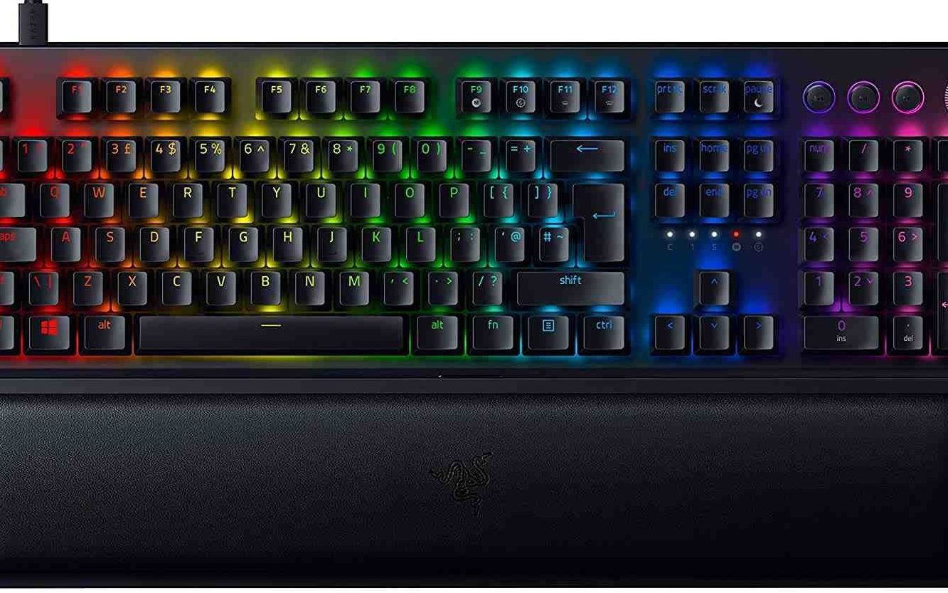Razer BlackWidow V3 Pro cu iluminare RGB completă și taste macroprogramabile