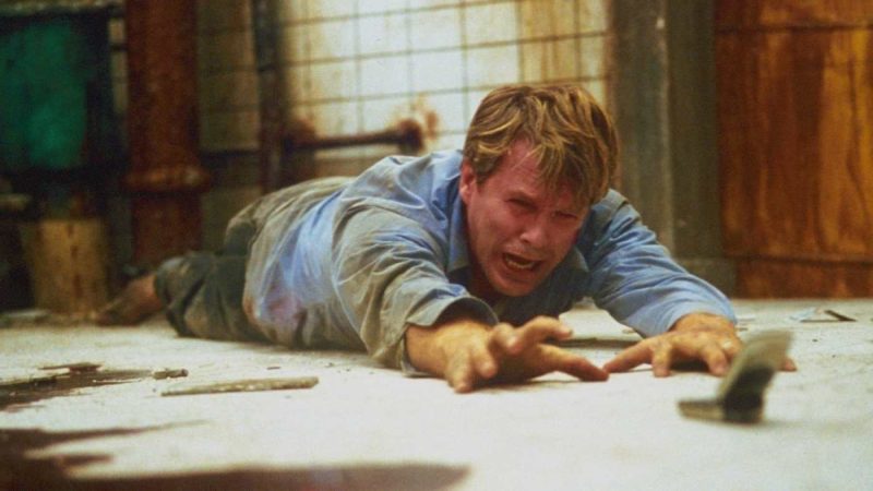 Saw (2004), filmul este despre un bărbat care se numește Jigsaw, un ucigaș creativ