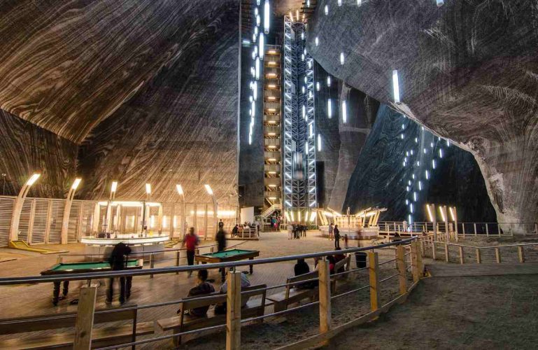 Salina Turda, se găsește în zona Durgău-Valea Sărată din Turda