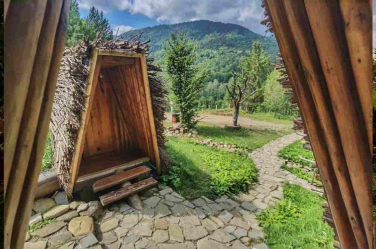 NewOld Village oferă o locație retrasă, în inima pădurii, perfectă pentru iubitorii de natură