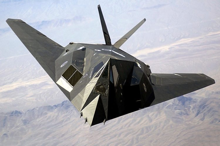 F117 Nighthawk fotografie din față