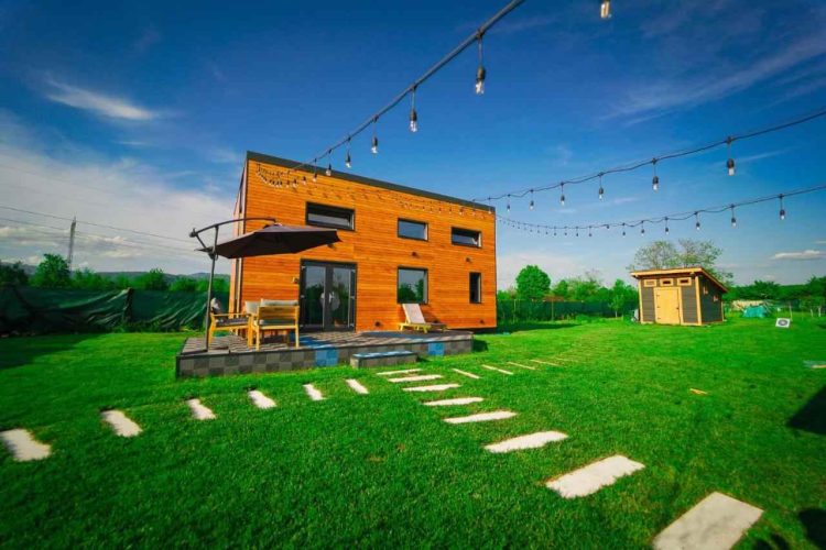 Tiny House - Baia de Fier este un tiny house luminos și foarte bine dotat