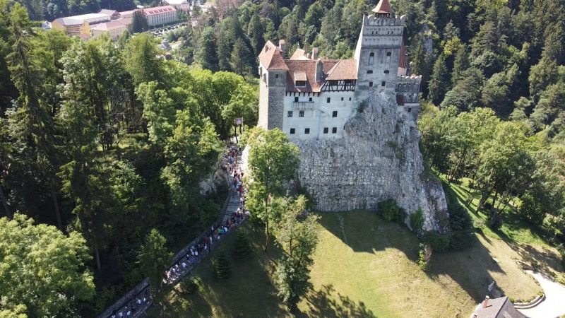 10 castele din România încărcate de istorie și legende 1 Castelul Bran este unul dintre cele 10 castele din România pe care să le vizitezi.
