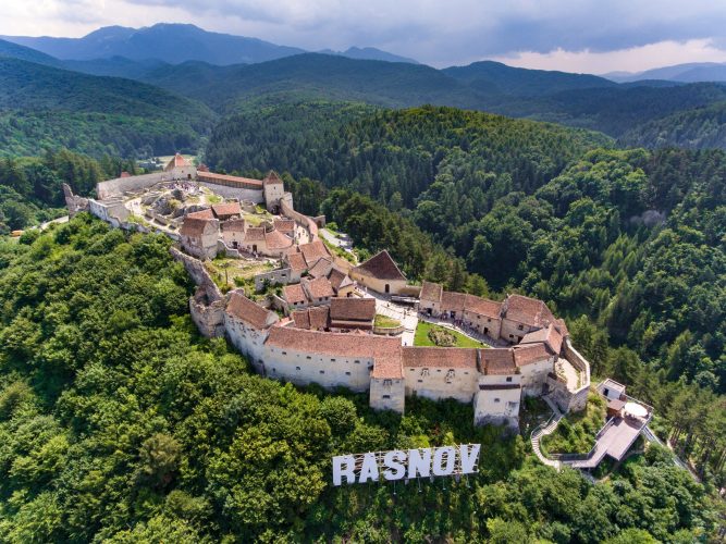 Cetatea a servit drept background pentru filmele românești, dar și pentru filmul american Cold Mountain.