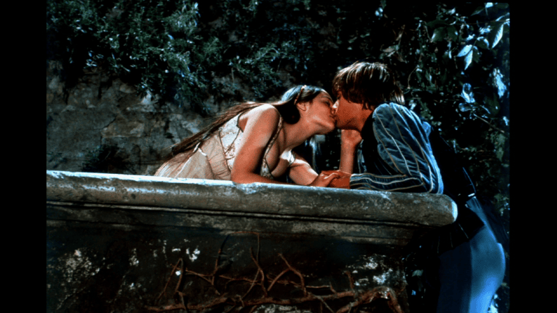Romeo si Julieta de William Shakespeare.