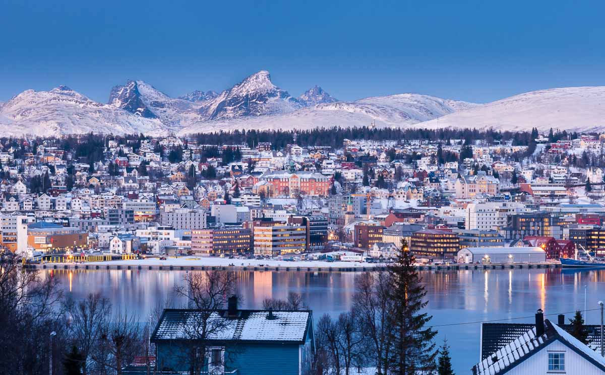 Tromso este situat chiar în mijlocul Norvegiei de Nord.