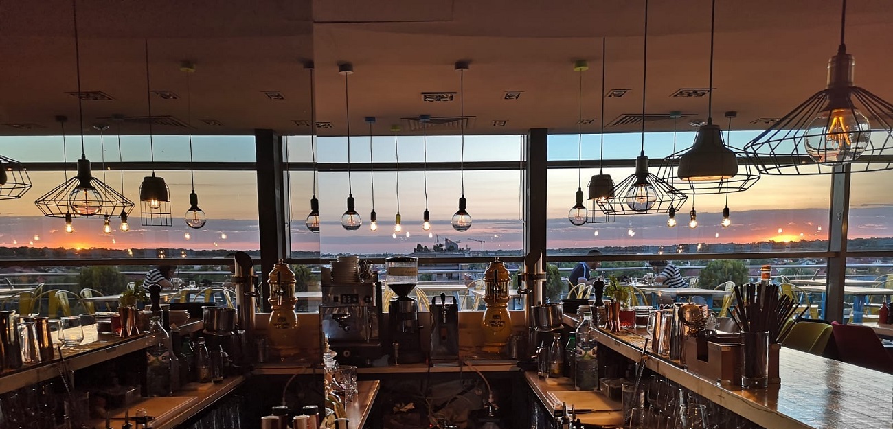 locuri la intalnime Bucuresti - Elfi Sky Bar & Urban Kitchen
