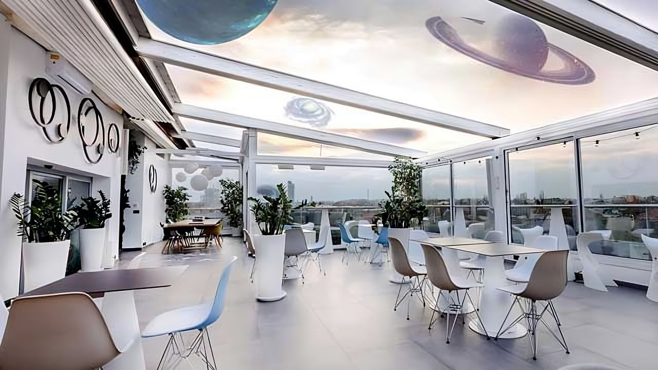 primul rooftop bar înființat în București,