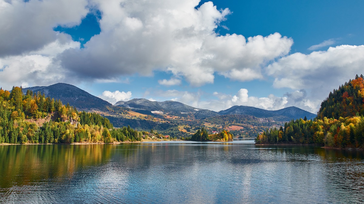 14 locuri unde să mergi primăvara aceasta 4 Lacul Colibița, Transilvania