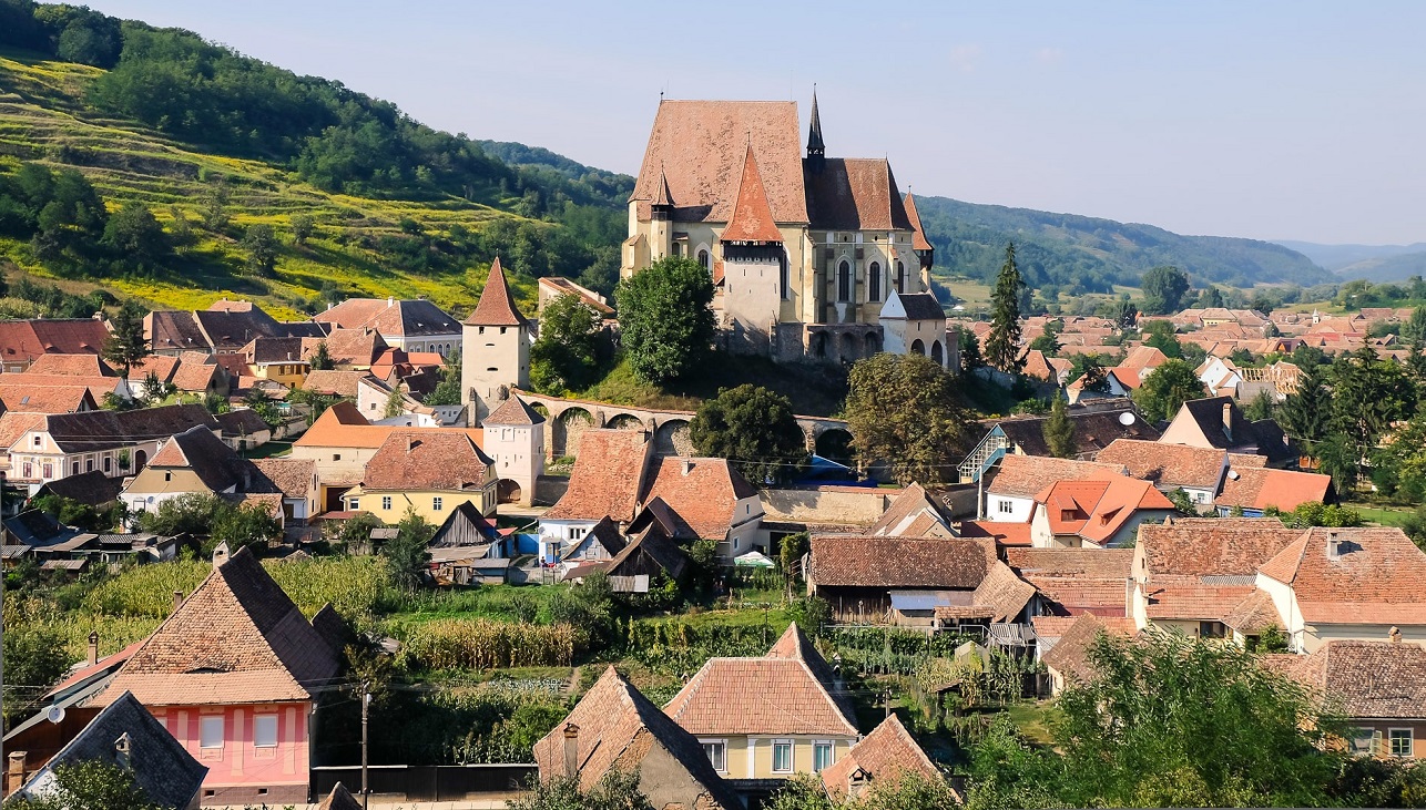 14 locuri unde să mergi primăvara aceasta 5 Satul Viscri din județul Brașov